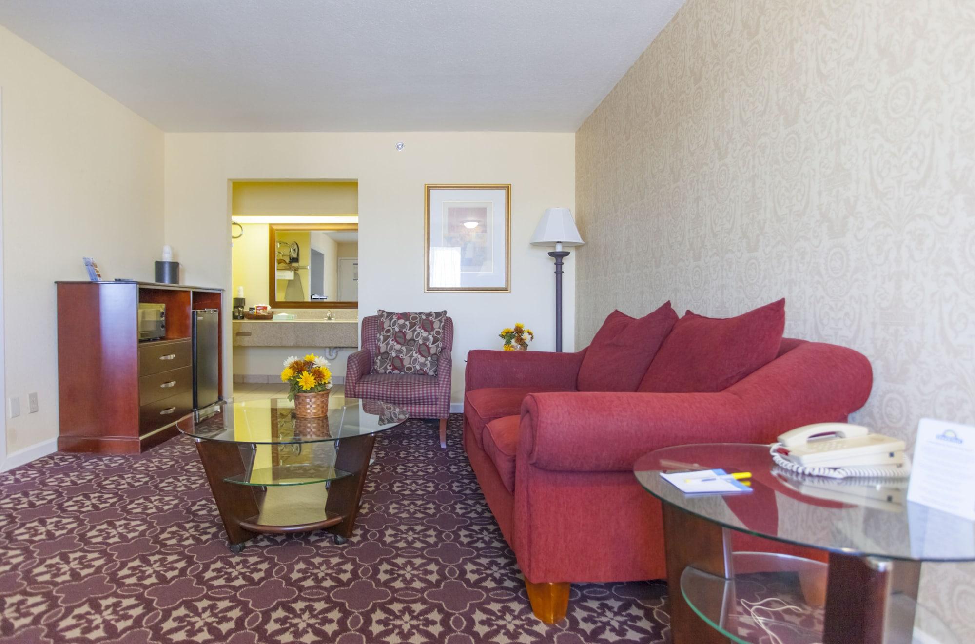 דה וודלנדס Days Inn By Wyndham Shenandoah מראה חיצוני תמונה