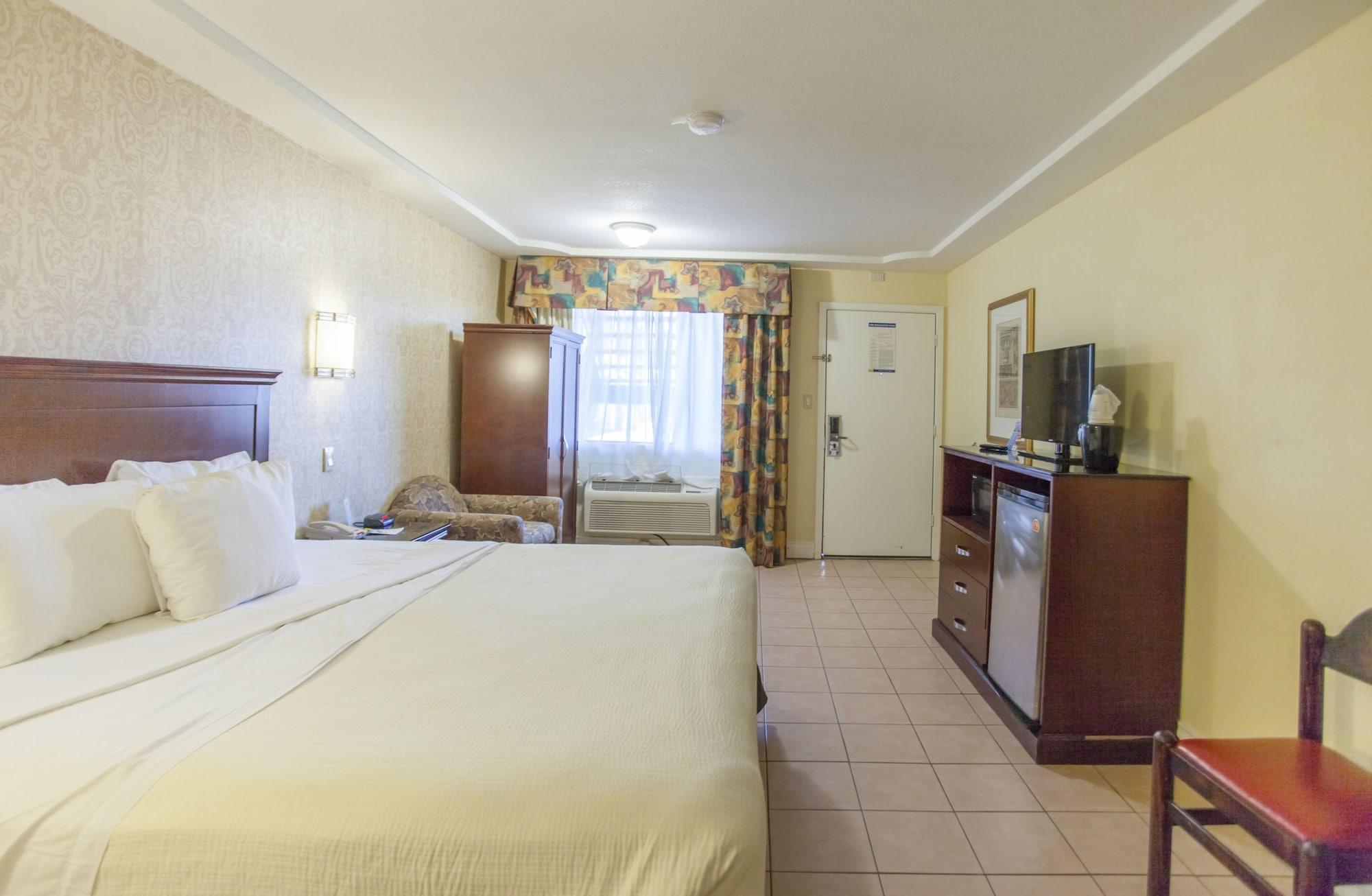 דה וודלנדס Days Inn By Wyndham Shenandoah מראה חיצוני תמונה