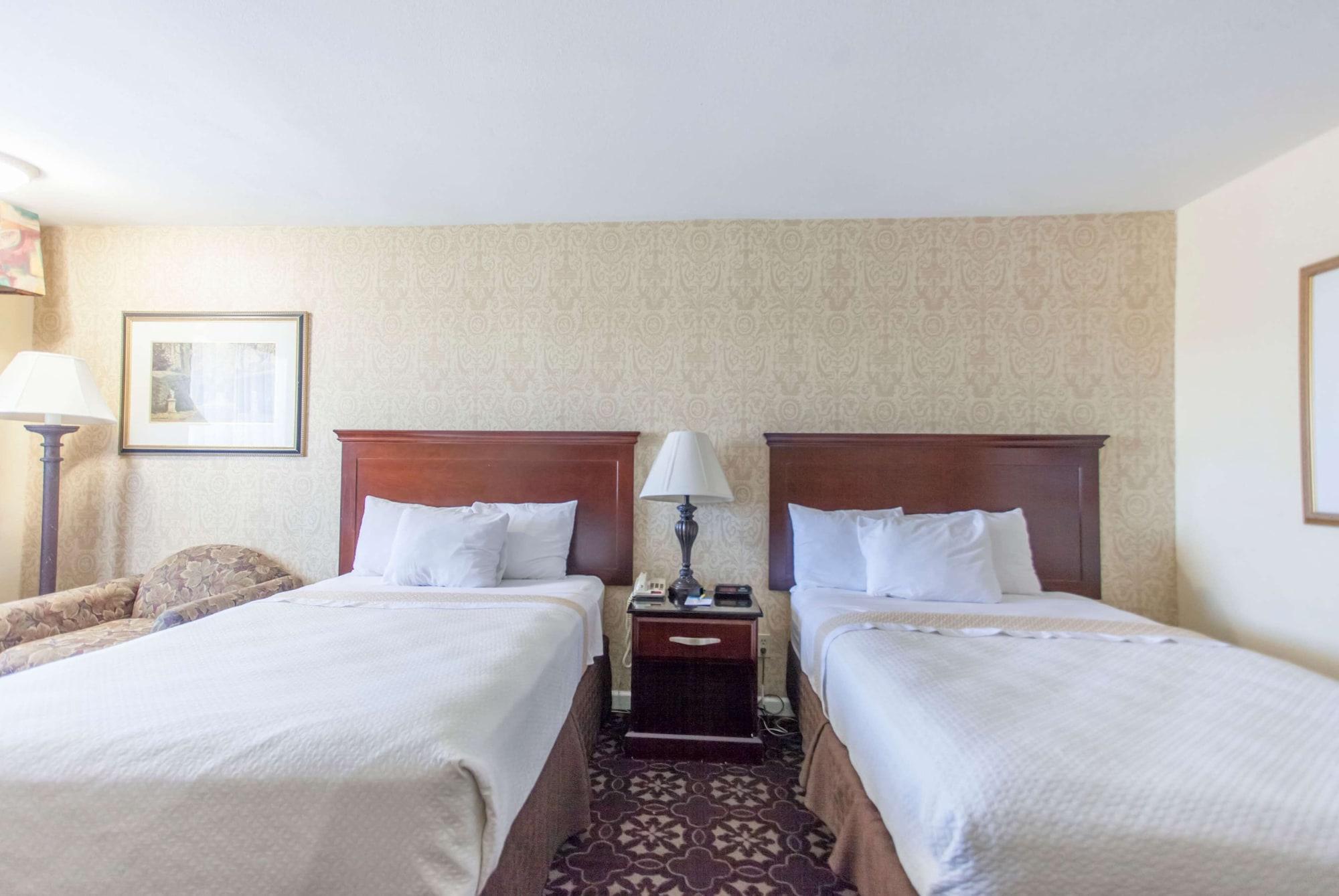 דה וודלנדס Days Inn By Wyndham Shenandoah מראה חיצוני תמונה