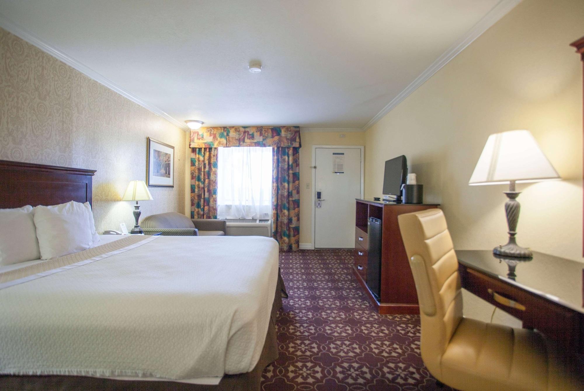 דה וודלנדס Days Inn By Wyndham Shenandoah מראה חיצוני תמונה