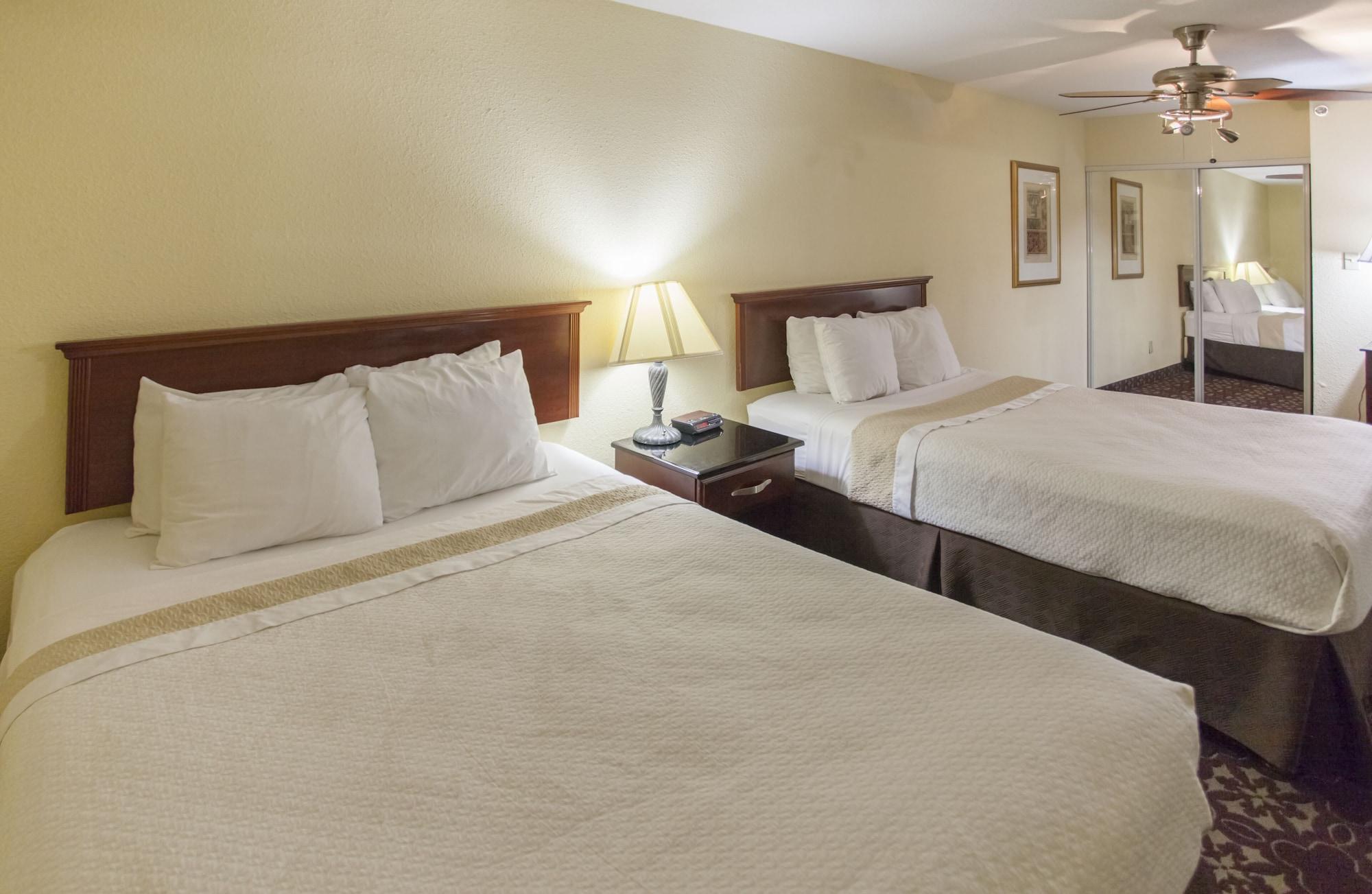 דה וודלנדס Days Inn By Wyndham Shenandoah מראה חיצוני תמונה