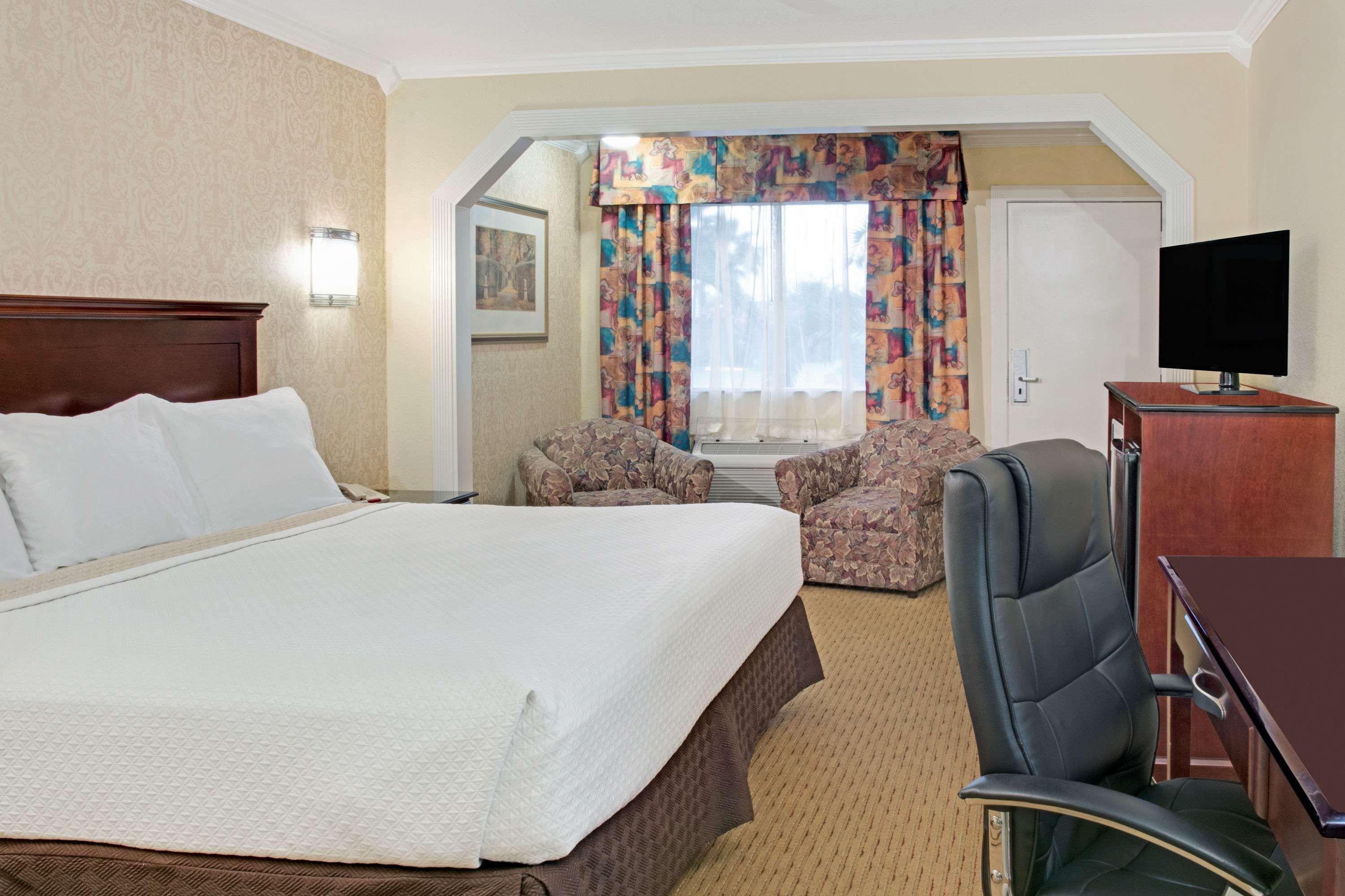דה וודלנדס Days Inn By Wyndham Shenandoah מראה חיצוני תמונה