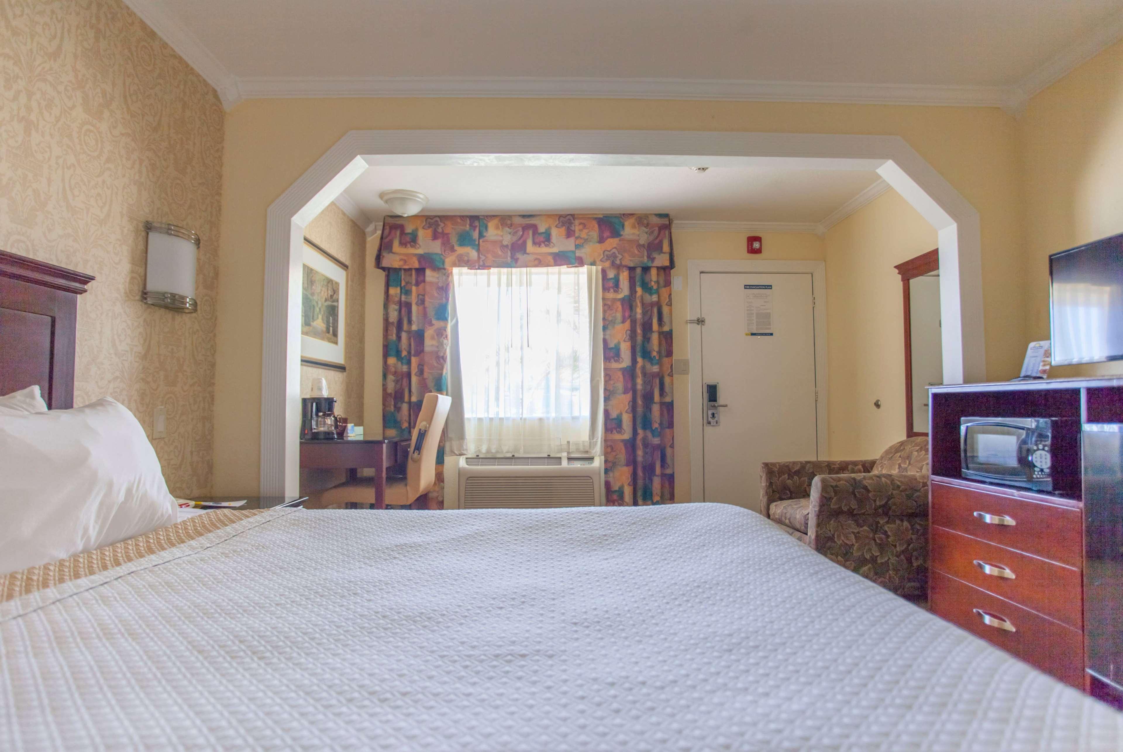 דה וודלנדס Days Inn By Wyndham Shenandoah מראה חיצוני תמונה