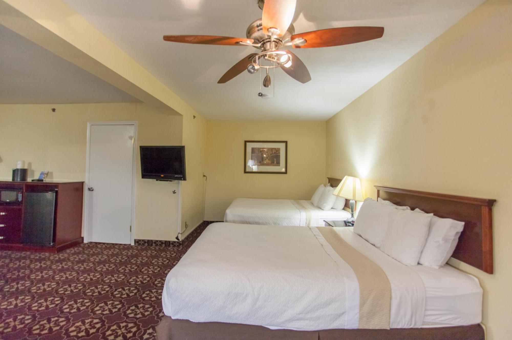 דה וודלנדס Days Inn By Wyndham Shenandoah מראה חיצוני תמונה
