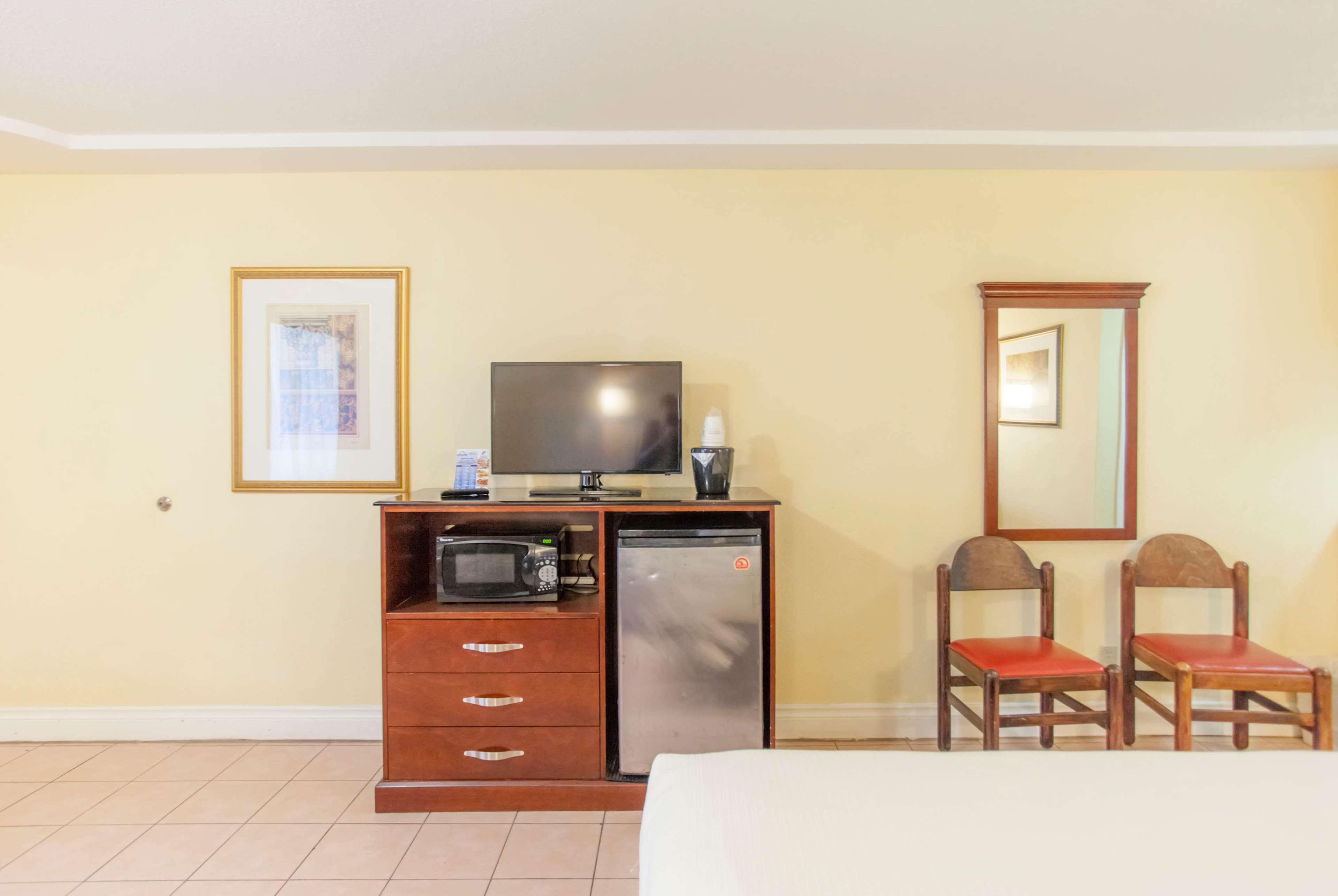 דה וודלנדס Days Inn By Wyndham Shenandoah מראה חיצוני תמונה