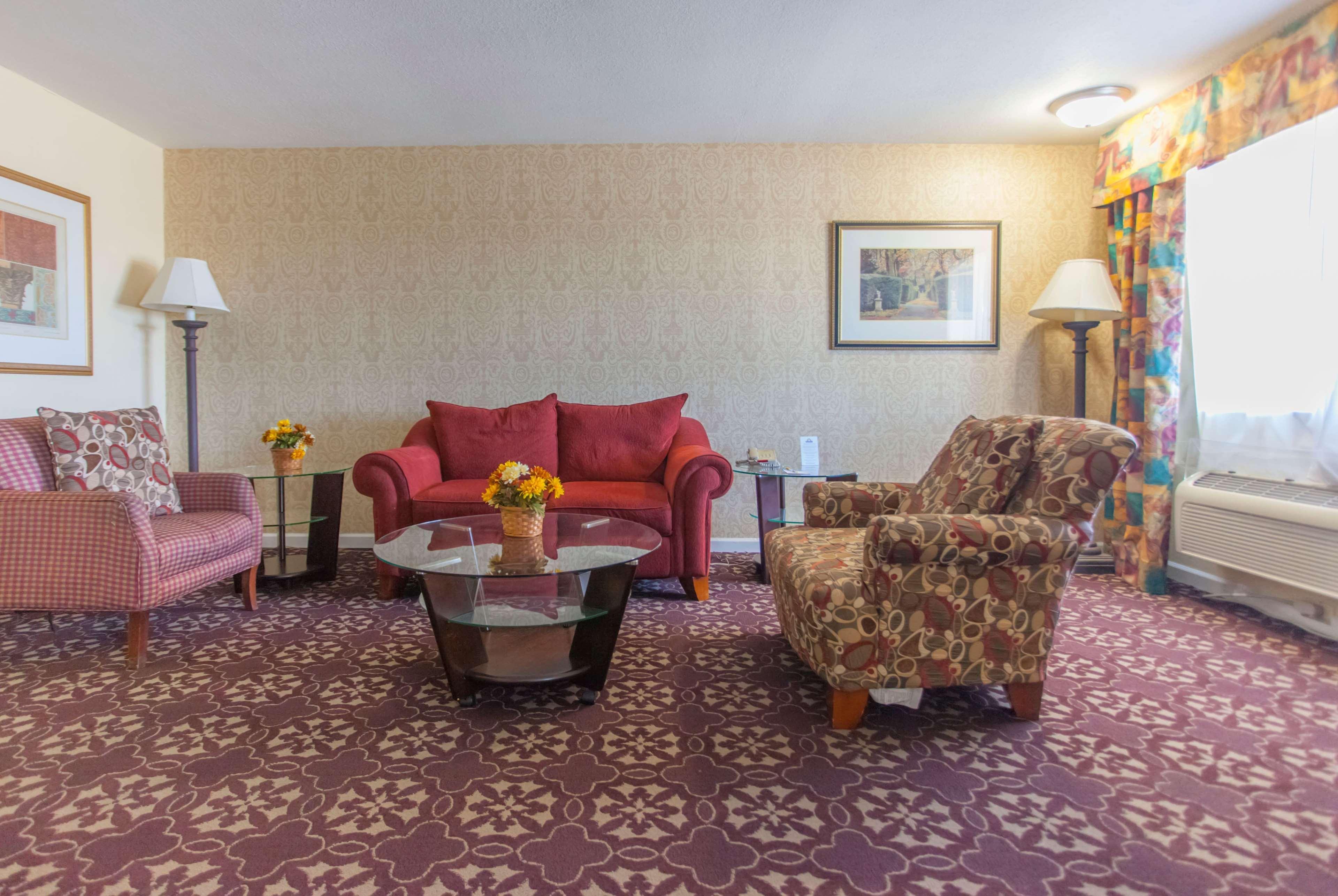 דה וודלנדס Days Inn By Wyndham Shenandoah מראה חיצוני תמונה