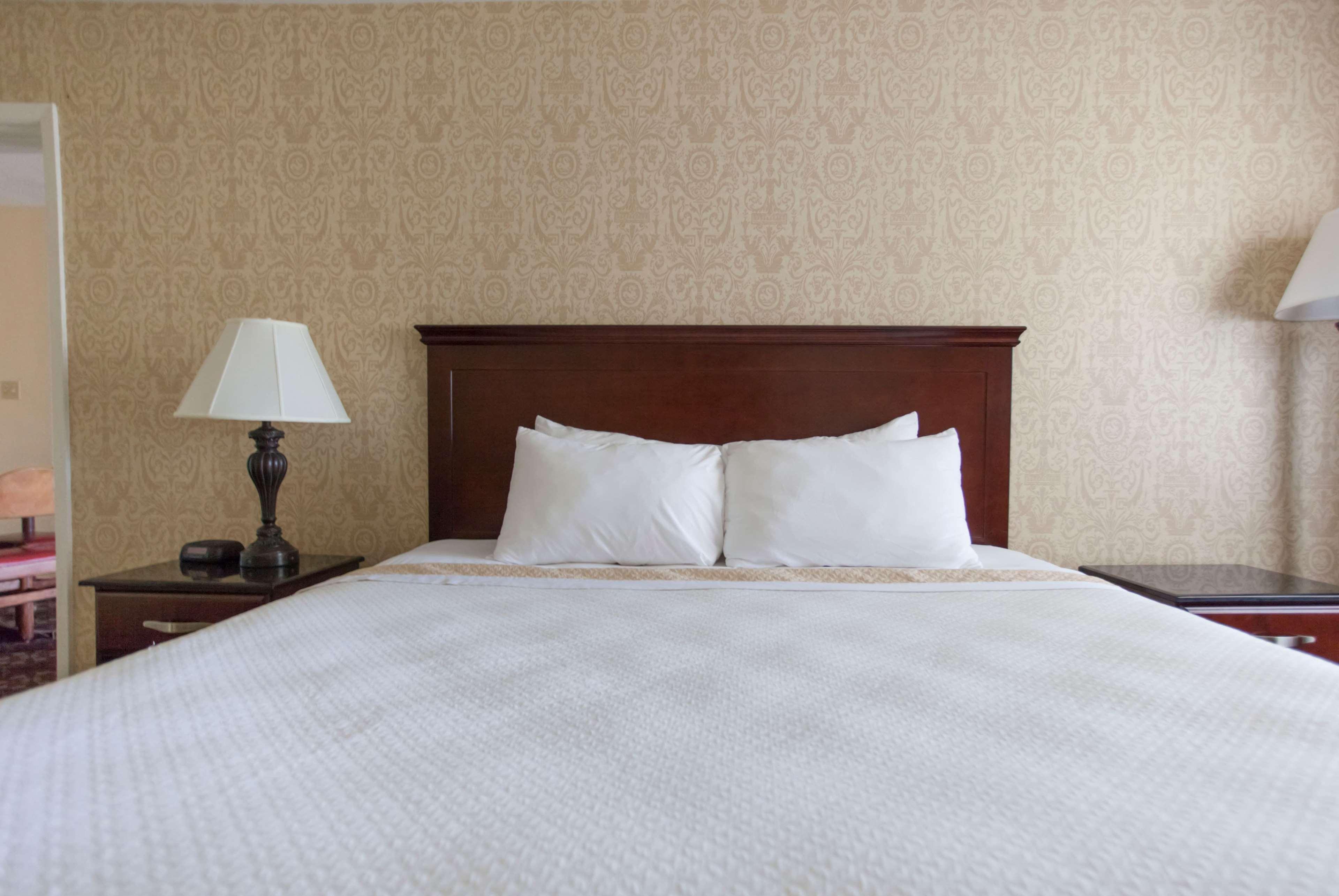דה וודלנדס Days Inn By Wyndham Shenandoah מראה חיצוני תמונה
