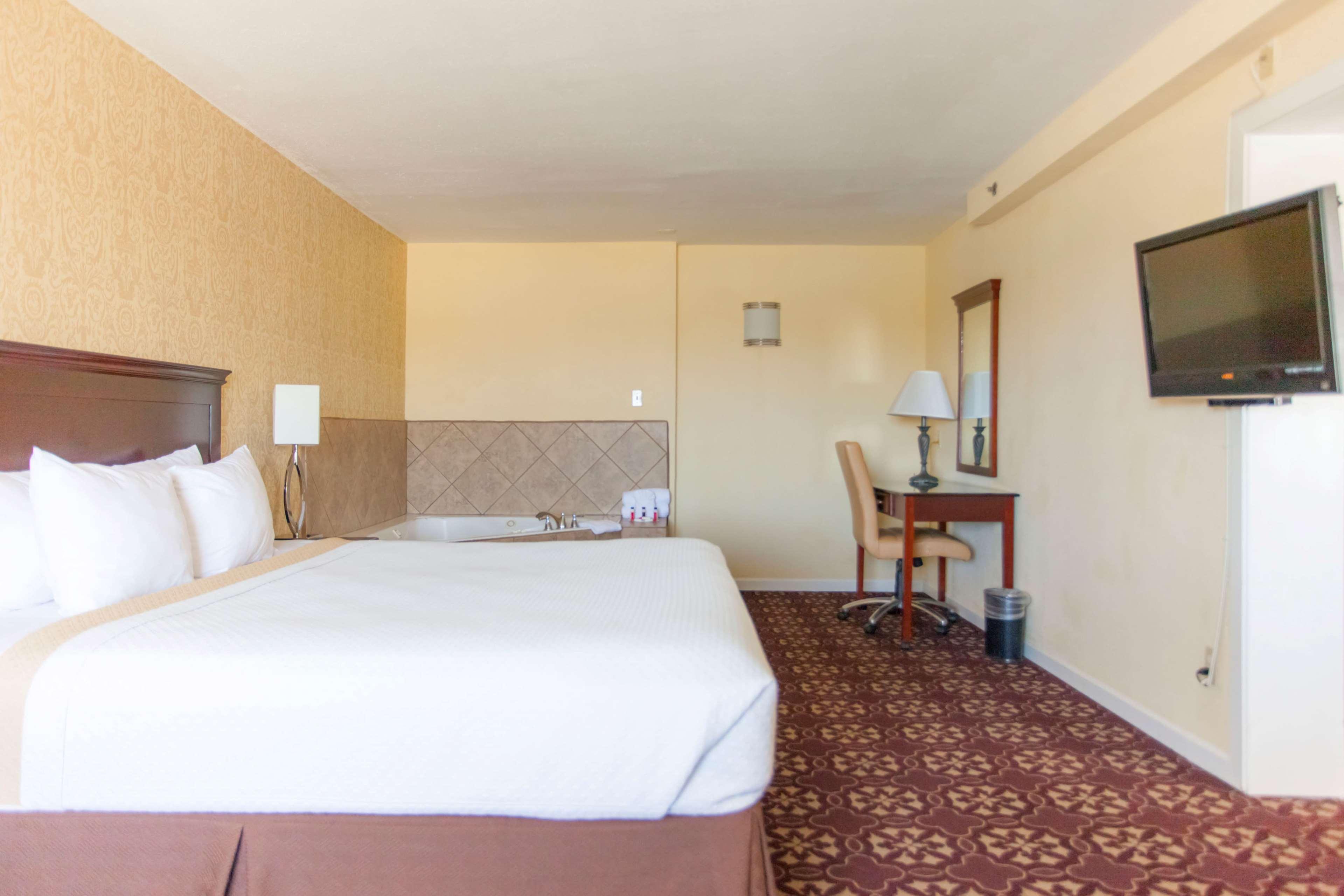 דה וודלנדס Days Inn By Wyndham Shenandoah מראה חיצוני תמונה