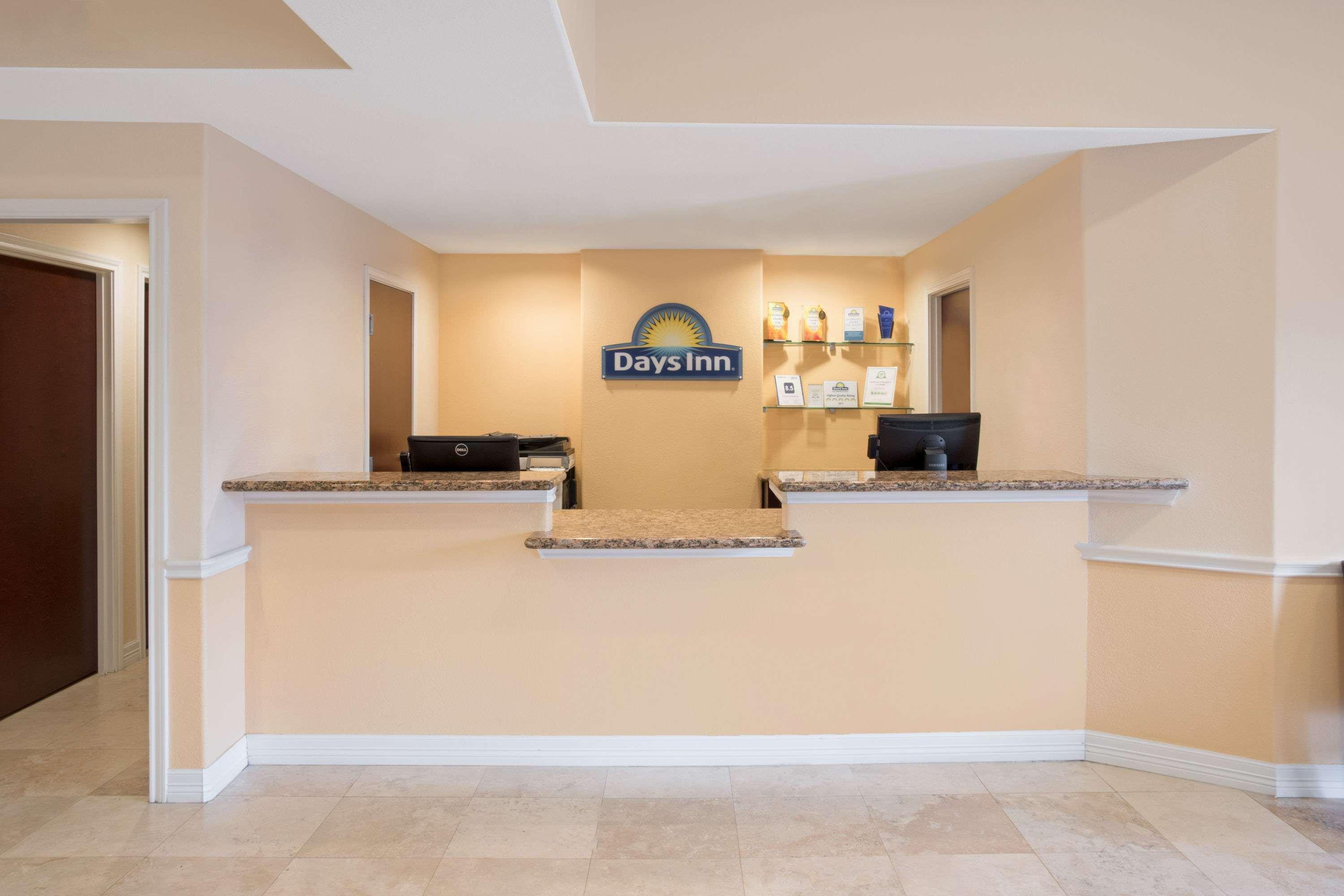 דה וודלנדס Days Inn By Wyndham Shenandoah מראה חיצוני תמונה