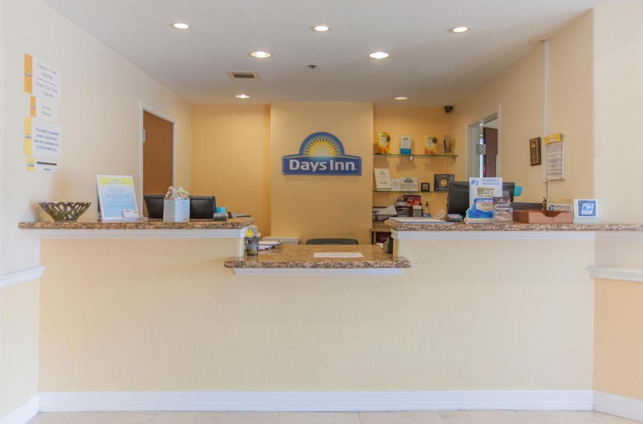דה וודלנדס Days Inn By Wyndham Shenandoah מראה חיצוני תמונה